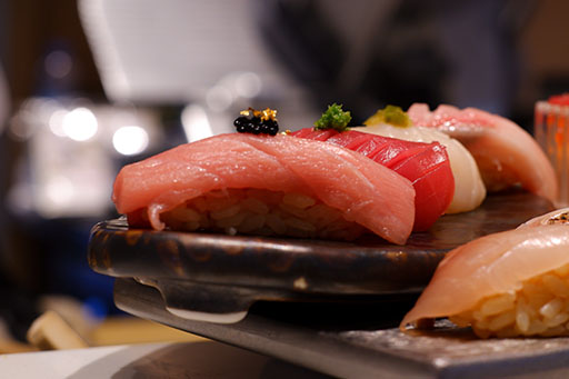 熟練の板前が握る本格寿司と、充実の海鮮メニュー